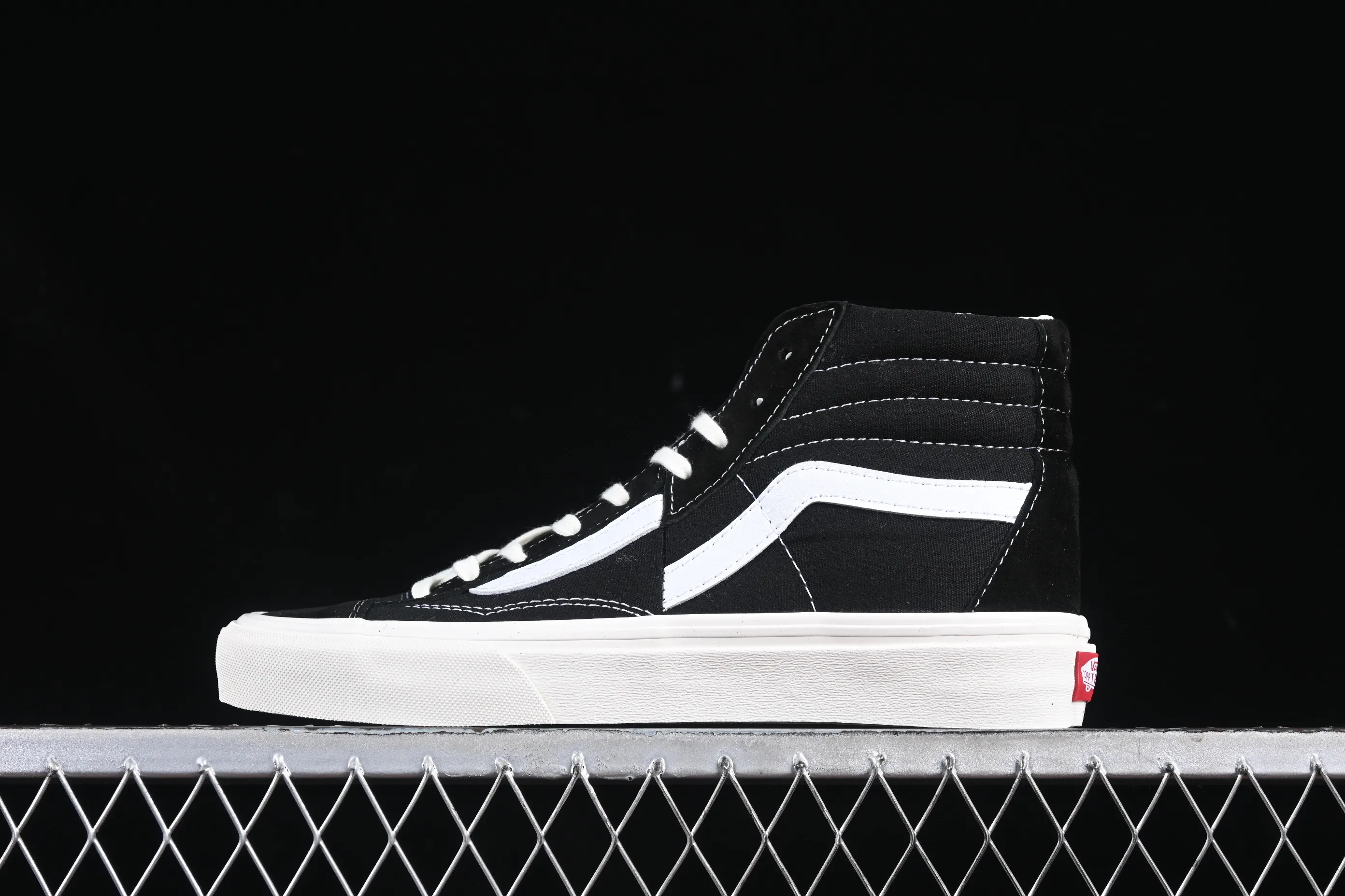 All categories Vans Vans series Vans Hi Vans high-top Vans Clash The Wall Vans fashion high-top casual sneakers VN000CNKBA2
